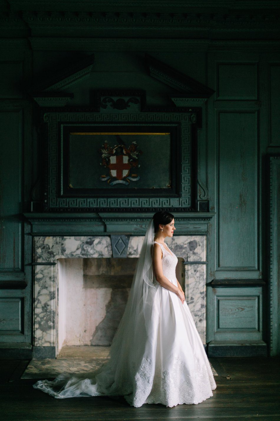 Charleston wedding photos at Drayton Hall 
