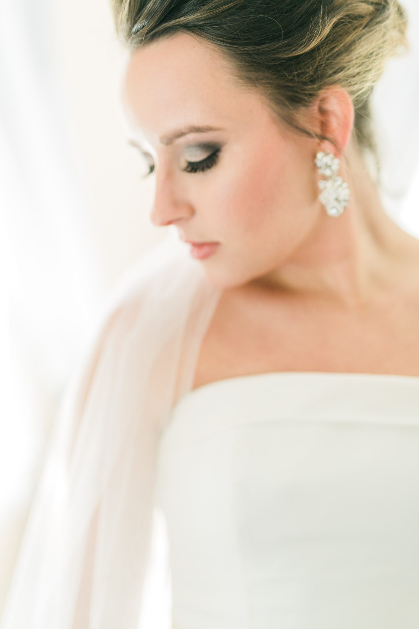 Beautiful bride at Oak Manor Inn photographed by Catherine Ann Photography