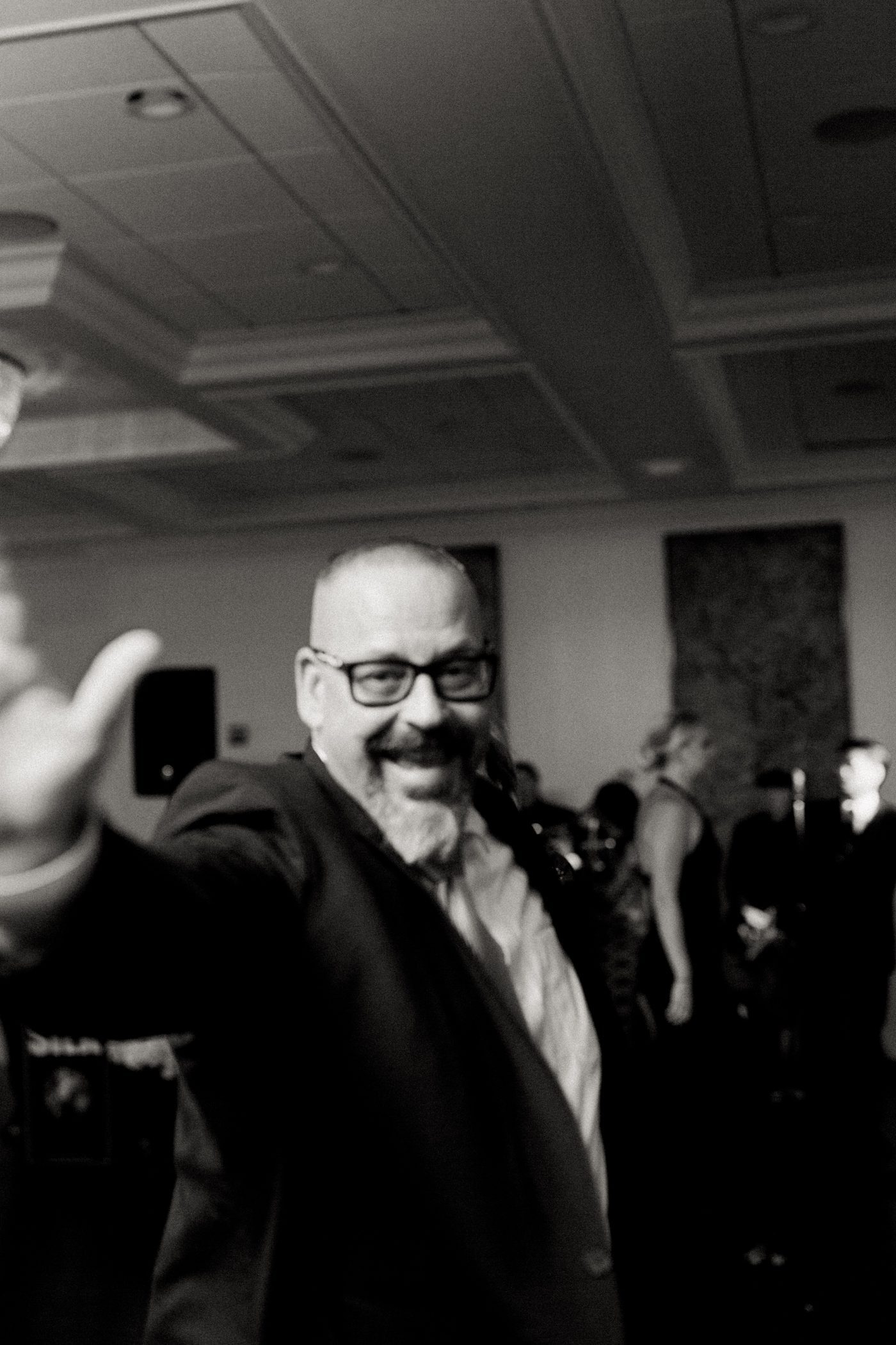 fun wedding guest photo