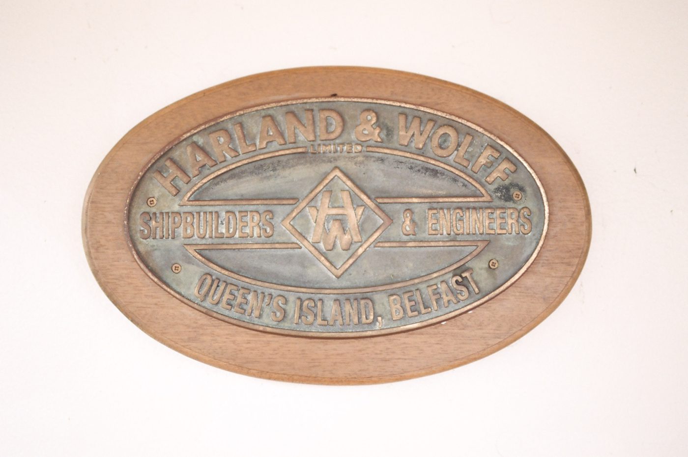 Harland & Wolff sign 