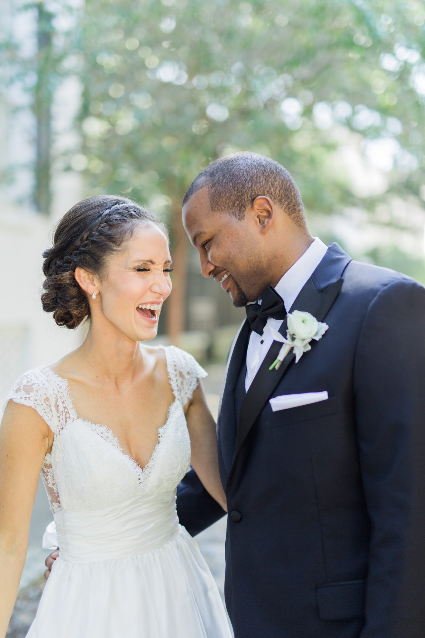 Fun wedding photo bride and groom laughing | Elegant William Aiken House Wedding Photos | Charleston SC wedding photographers Catherine Ann Photography