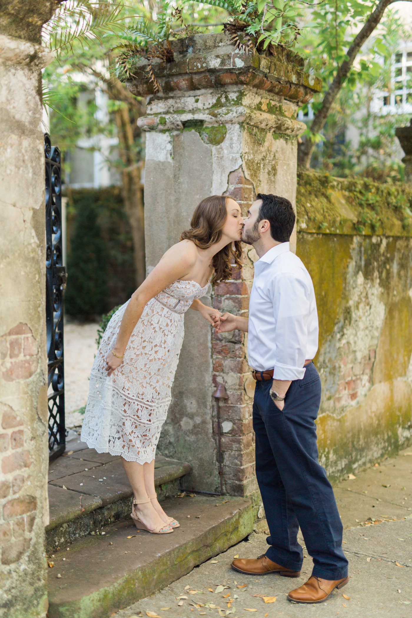 Charleston historic district engagement pictures 