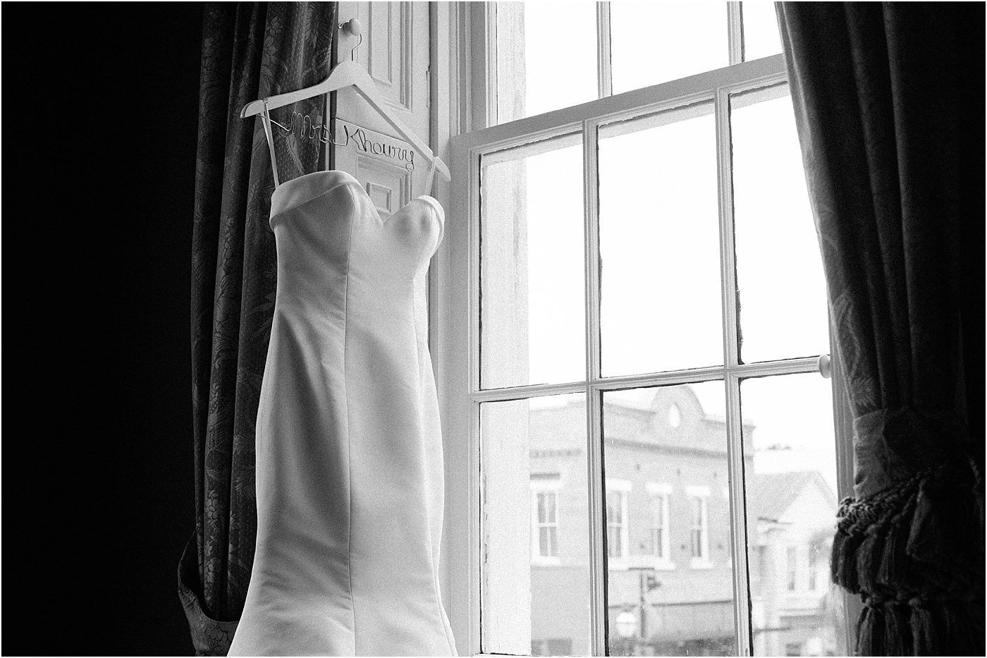 A Navy and Gold William Aiken House Wedding | Charleston Wedding Photographer | Catherine Ann Photography