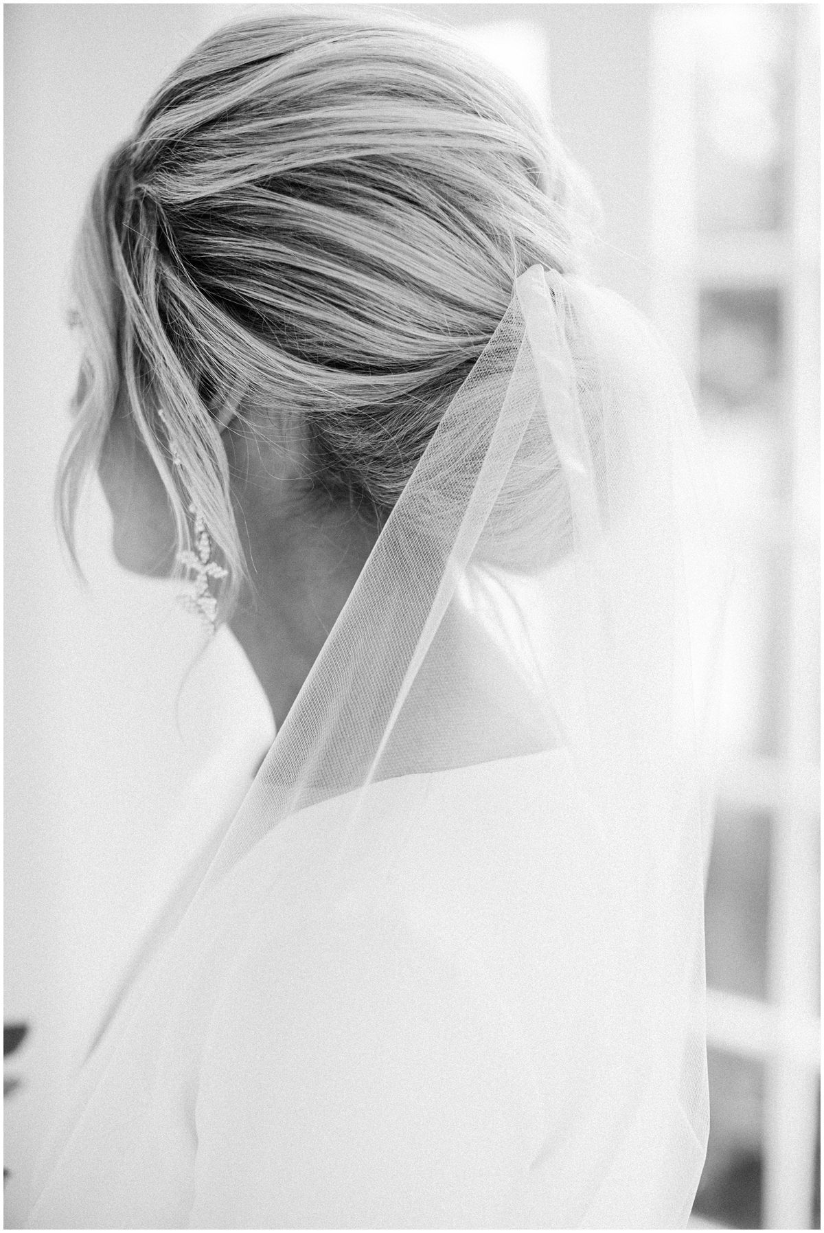 Editorial bridal portrait in Charleston at Lowndes Grove