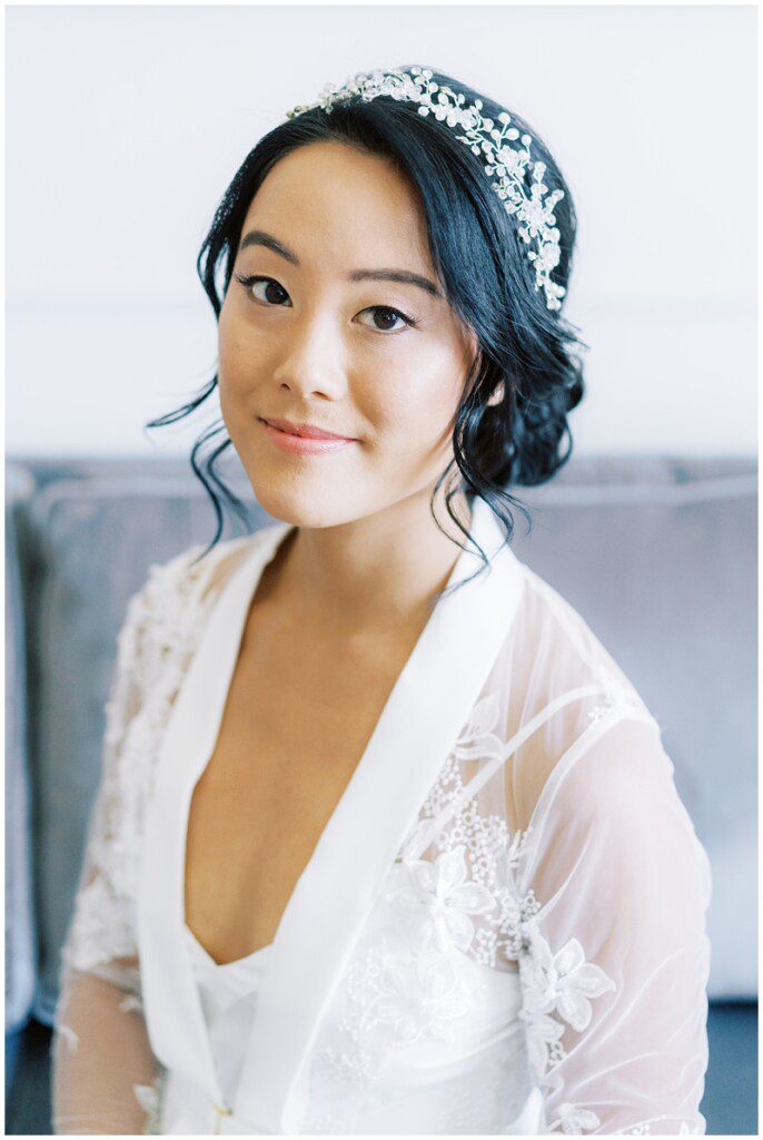 Korean bride wearing a glamorous bridal tiara